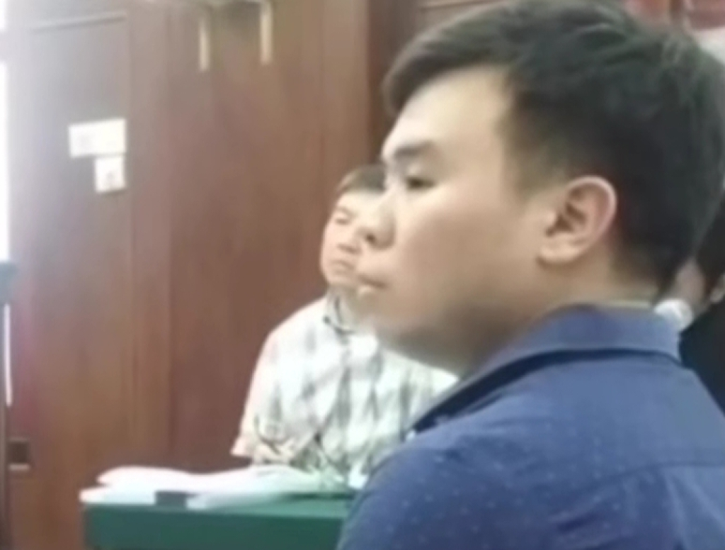 Vincentius Adrian Utanto (anak kandung Hermanto Oerip) dan Hermanto saat bersaksi di sidang PN Surabaya