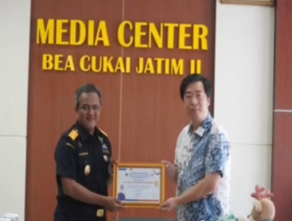 Penyerahan sertifikat kawasan berikat ke PT JMY Development Indonesia