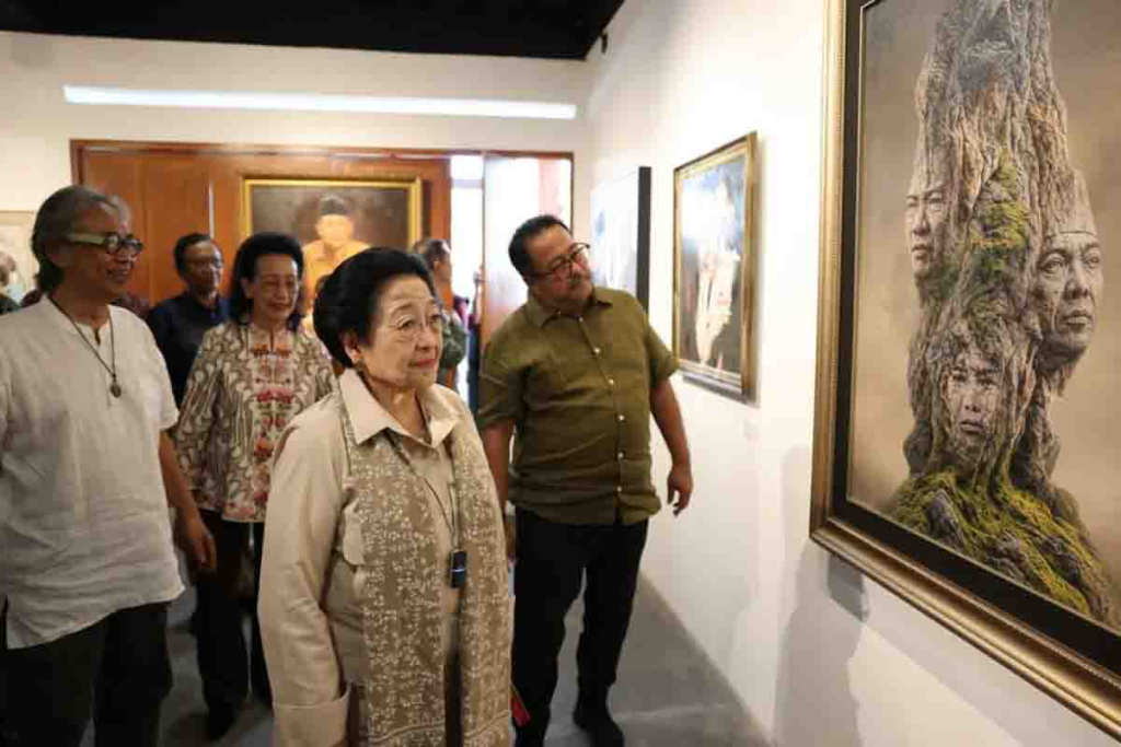 Megawati di acara Pameran Mata Hati Soekarno