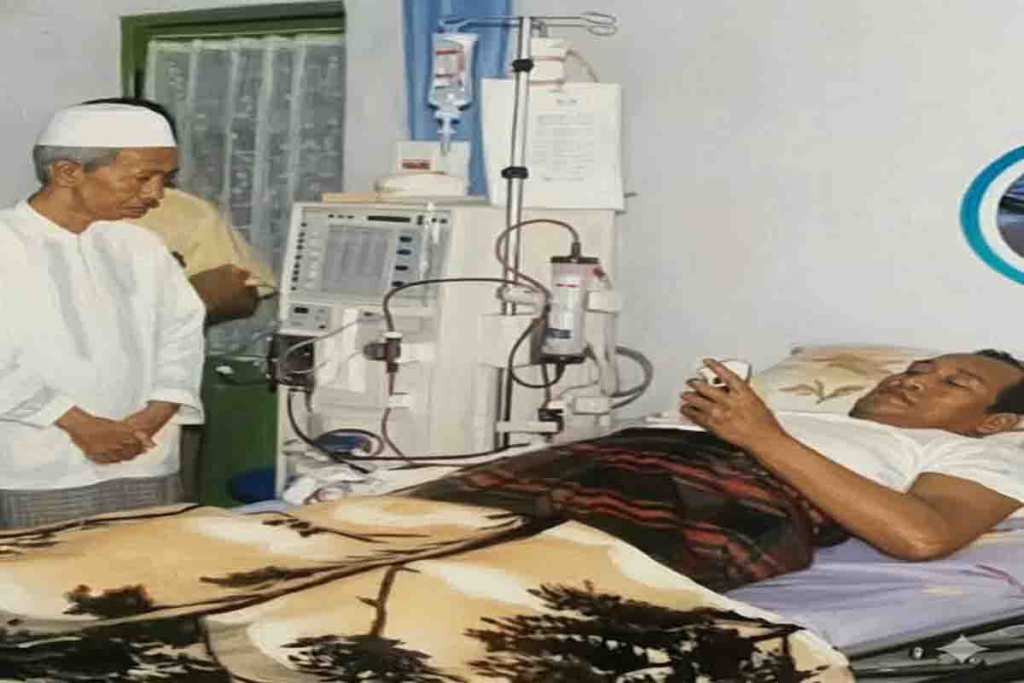 Abah Guru Sekumpul  saat dirawat di  RSUD Ratu Zalecha