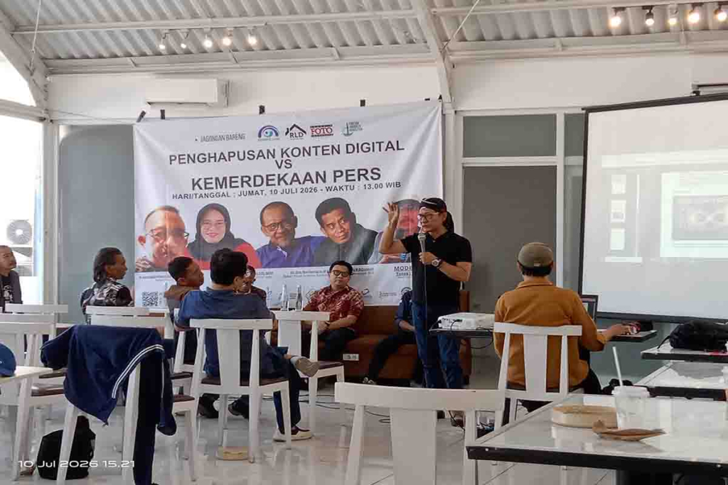 Harliantara saat menyampaikan pemaparan tentan konten digital pers
