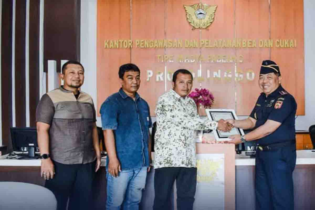 Penyerahan NPPBKC kepada PR Jagad Globalinggo