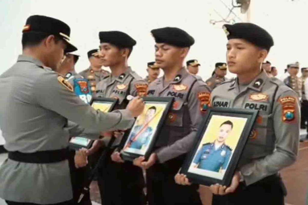 Kapolres Probolinggo Kota mencoret foto anggotanya yang dipecat