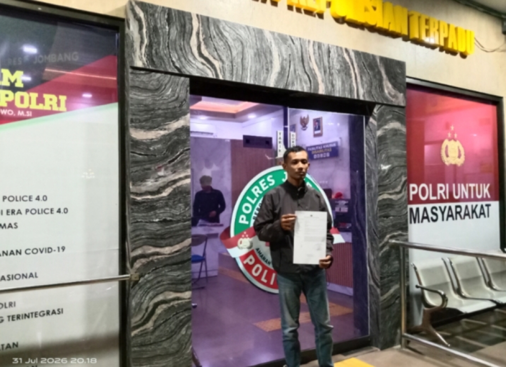 Suhandik usai laporan di SPKT Polres Jombang