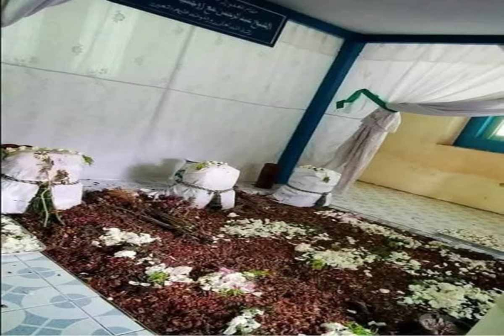 Foto Makam Ki Ageng Selo dan kedua istrinya.