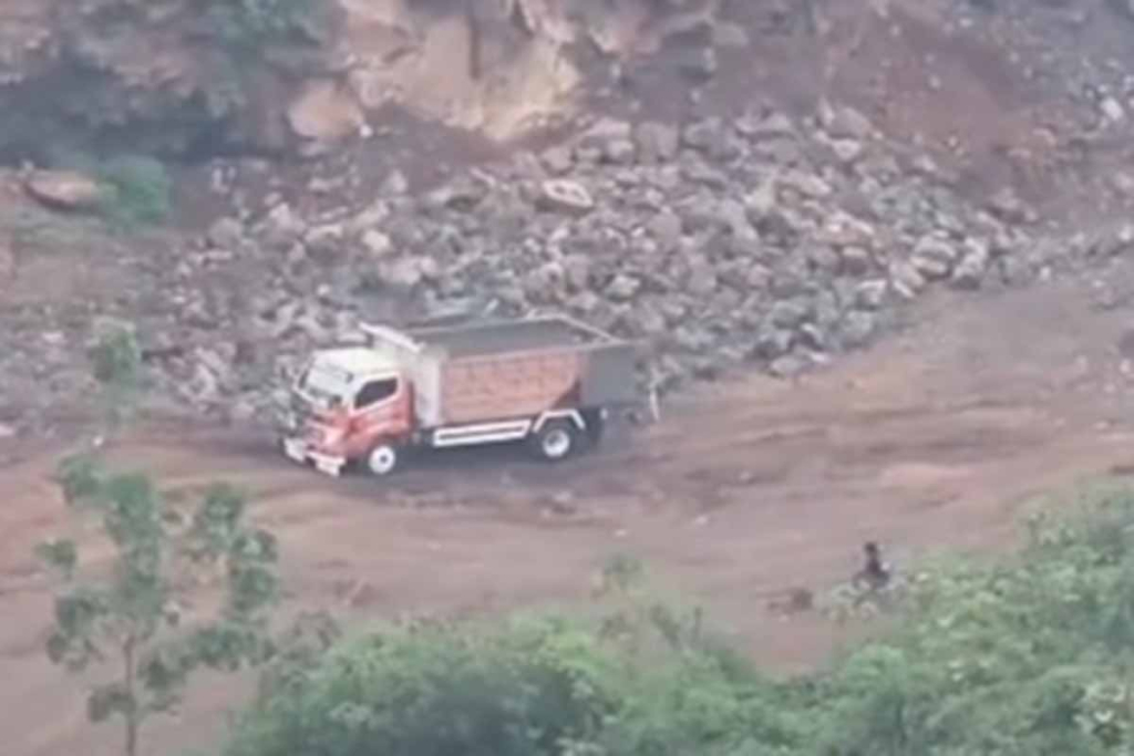 Kegiatan tambang di Desa Kertosari
