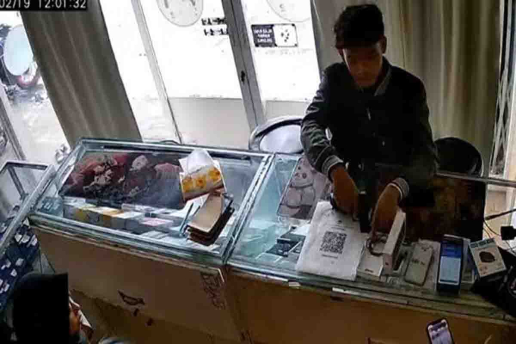 Adendra Dwi Putra Jawara saat beraksi di DH Store