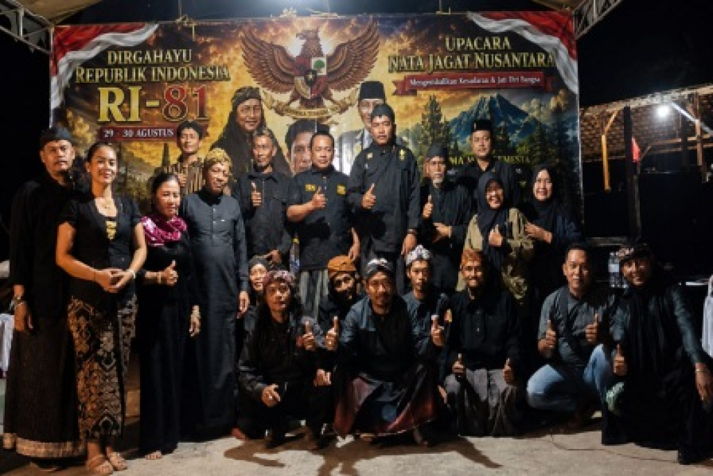 Budayawan dan tokoh masyarakat usai Upacara Nata Jagat Nusantara