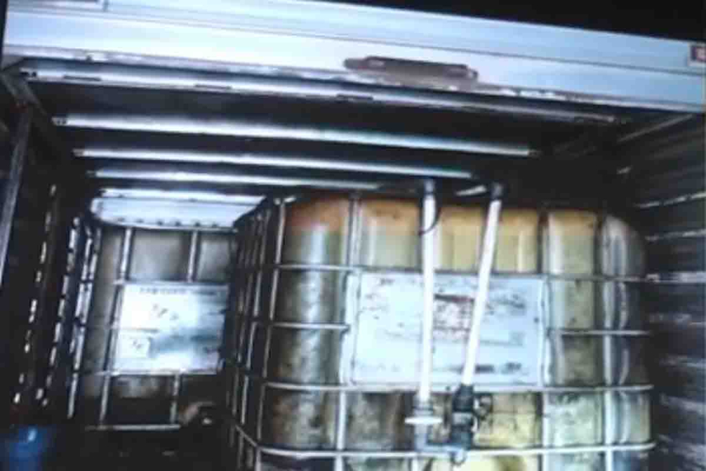 Truk boks yang dimodifikasi berisi kempu untuk penyalahgunaan Solar subsidi
