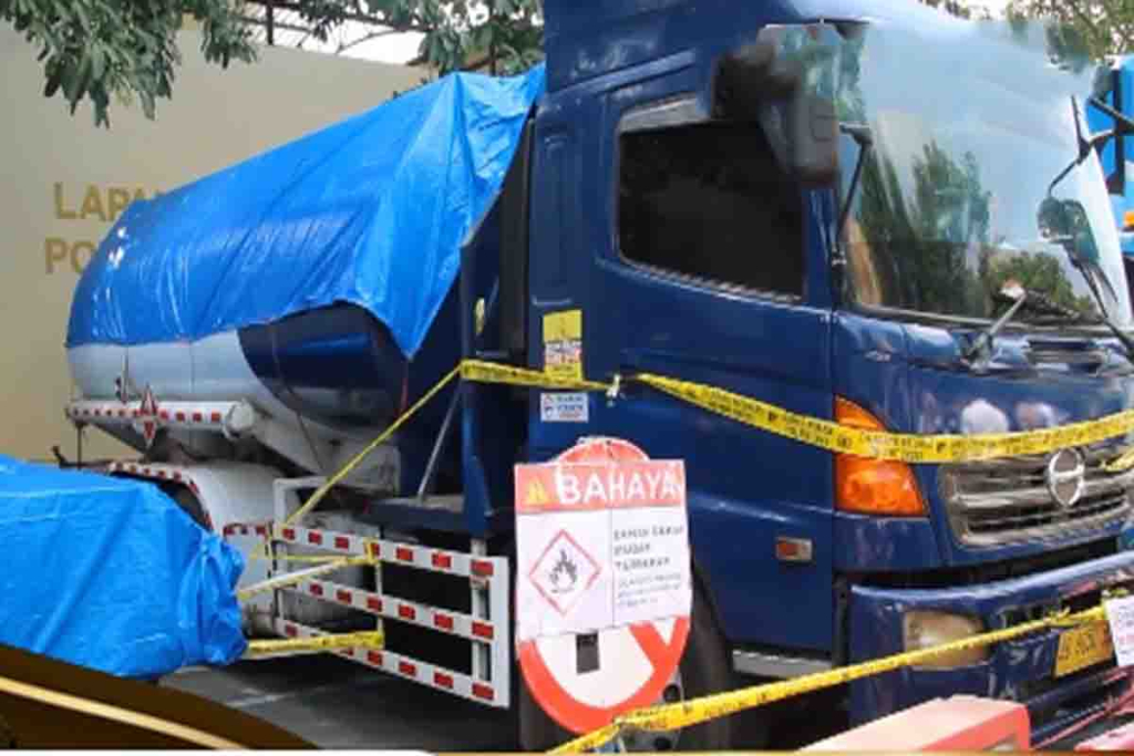 Truk tangki yang digunakan untuk mengangkut Solar subsidi ilegal