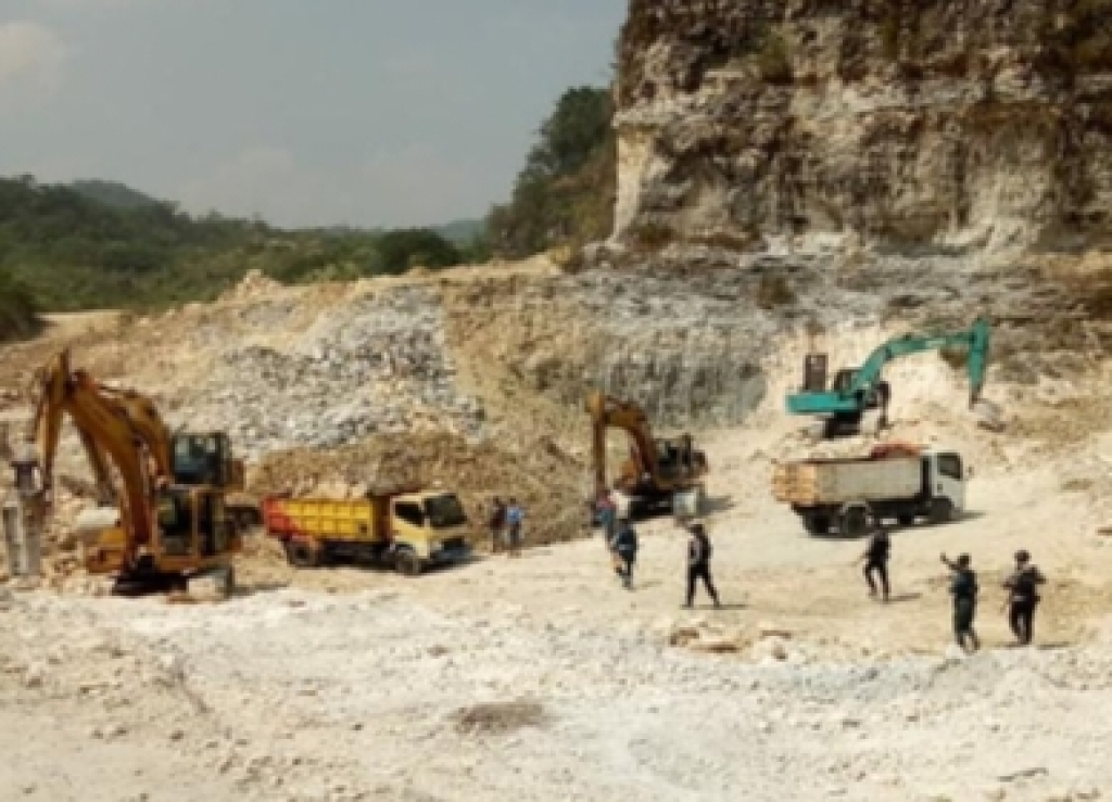 Tambang  di Desa Sumber Anget, Kecamatan Ledokombo, Jember.