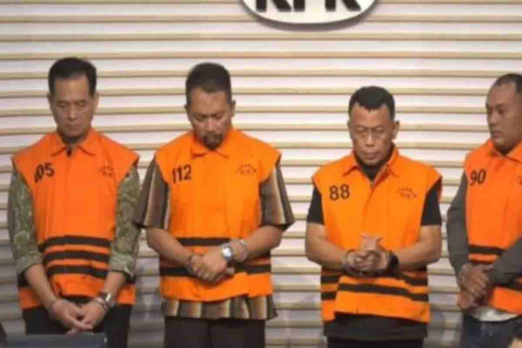 3 Terpidana kasus gratifikasi dan suap di Pemkab Ponoro. Ada Sugiri Sancoko, Agus Pramono, dan Yunus Mahatma