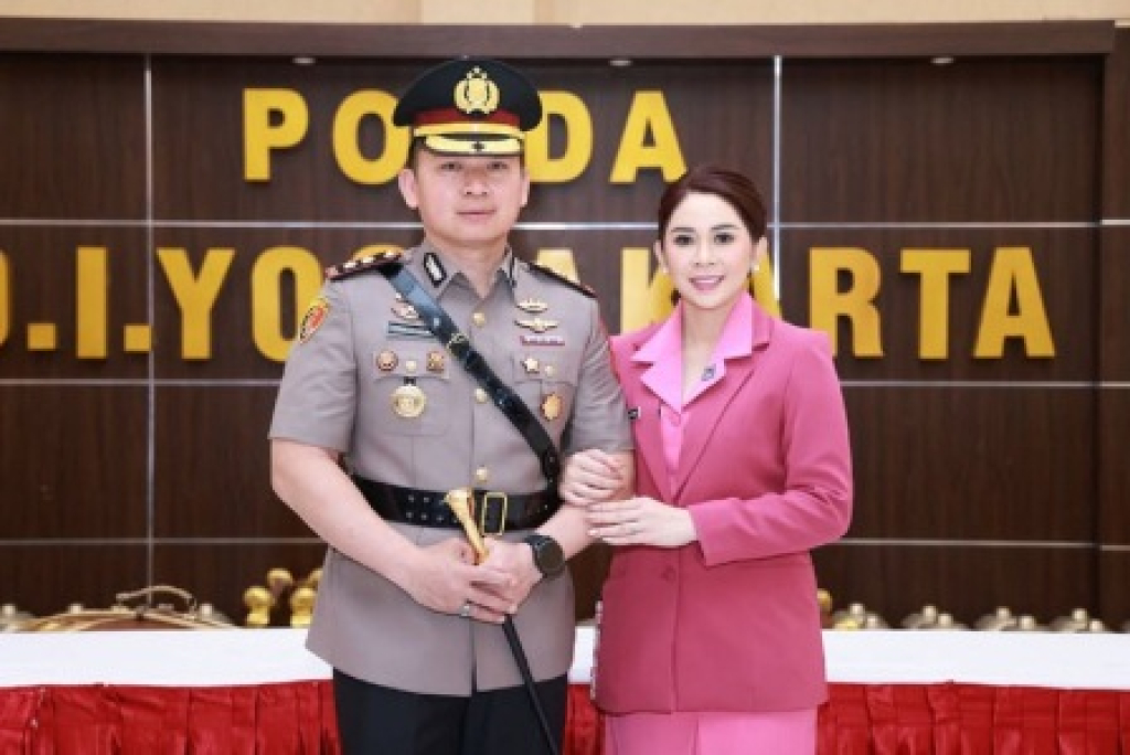 AKBP Damus Asa dan istrinya