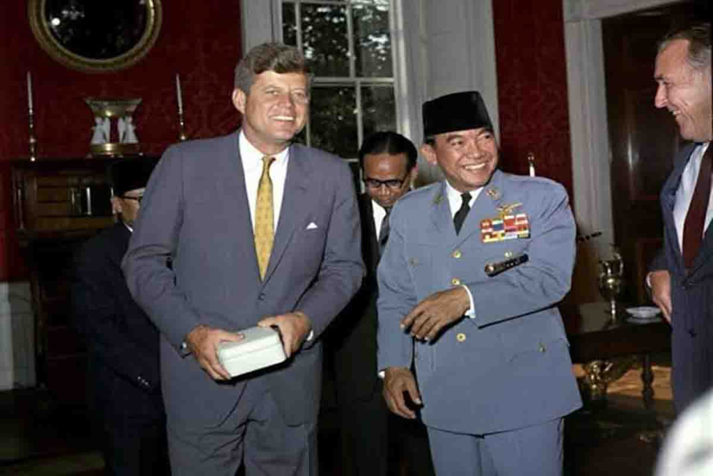 Soekarno bertemu John F Kennedy
