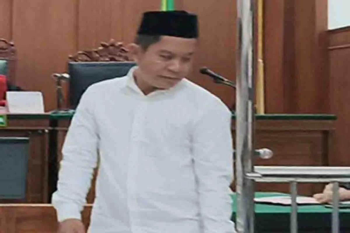 Hadir saat sidang di Pengadilan Negeri Surabaya
