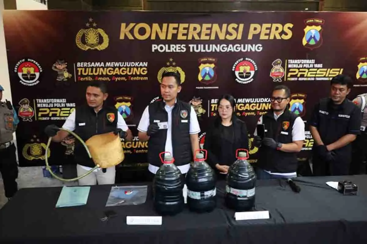Polres Tulungagung saat press rilis kasus penyalahgunaan Pertalite oleh Sumantri