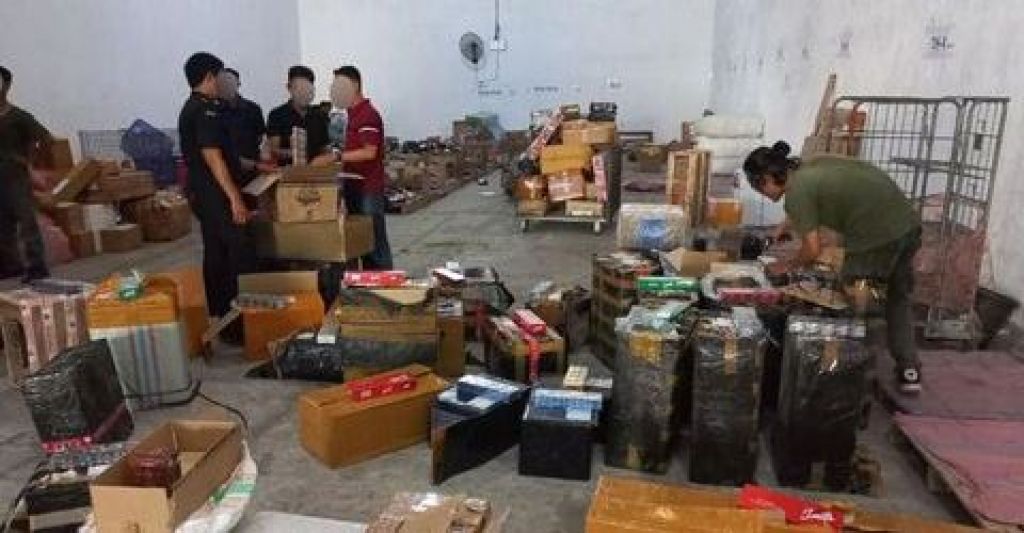 Gudang penyimpanan rokok ilegal 