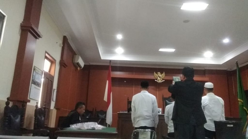 Sidang Ali Firdaus, dkk., di Pengadilan Negeri Banyumas. (Foto : Radar Banyumas)
