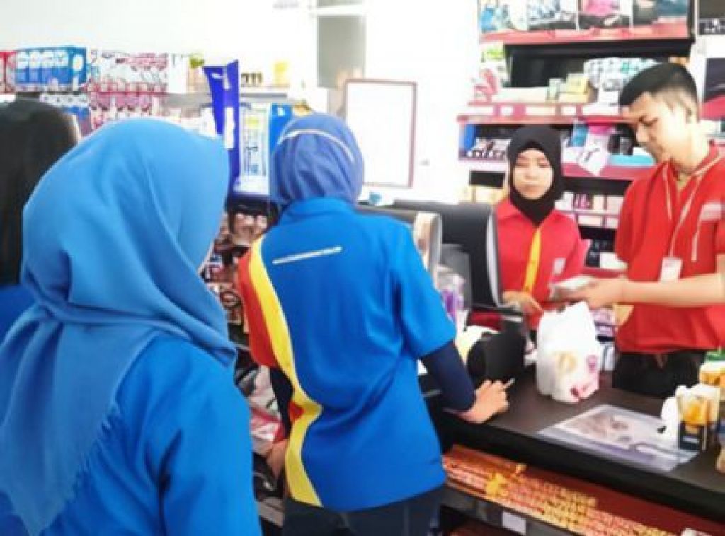 Karyawan Alfamart dan Indomaret