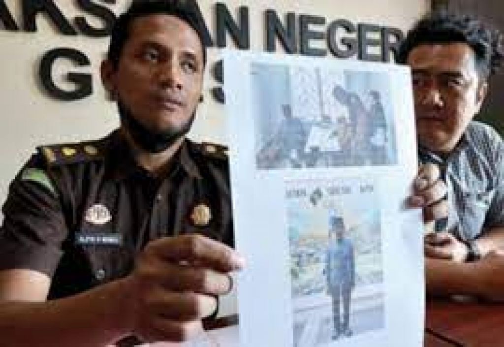 Alifin Nurahmana Wanda saat rilis kasus dugaan tipikor dengan tersangka mantan Kades Dooro