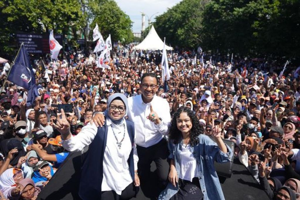 Anies Rasyid Baswedan ditemani istri dan putrinya di sela kampanye