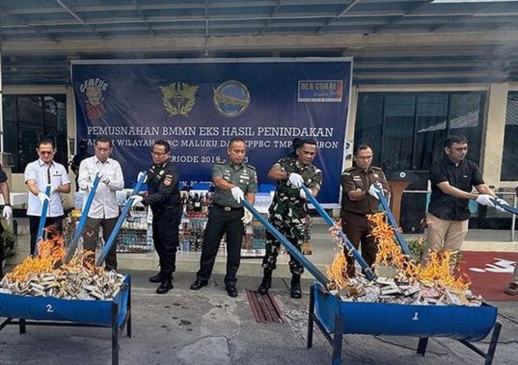 Pemusnahan sejumlah barang ilegal eks pelanggaran kepabeanan dan cukai