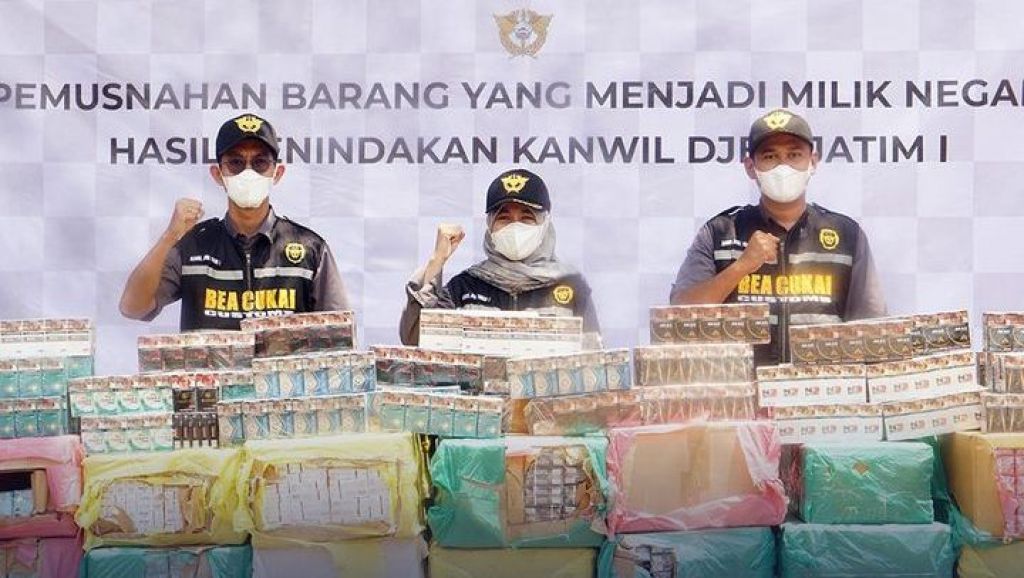 Pemusnahan rokok ilegal 