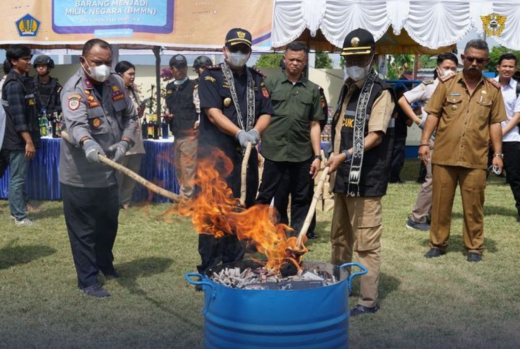 Pemusnahan barang yang menjadi milik negara (BMMN) eks kepabeanan dan cukai