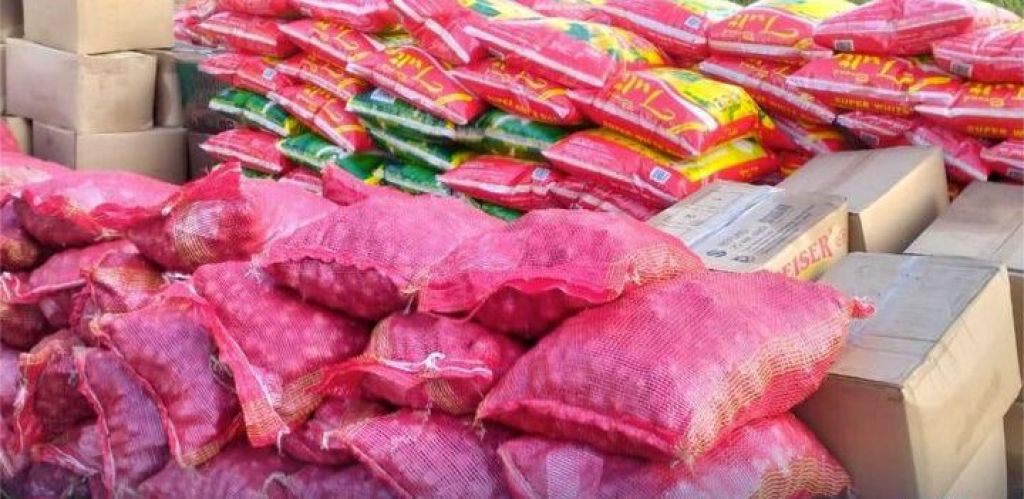 Bea Cukai Sintete mengamankan sembako ilegal 