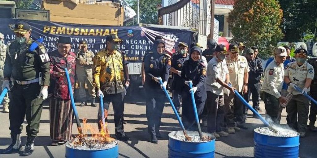 Bea Cukai Tasikmalaya melaksanakan pemusnahan barang kena cukai