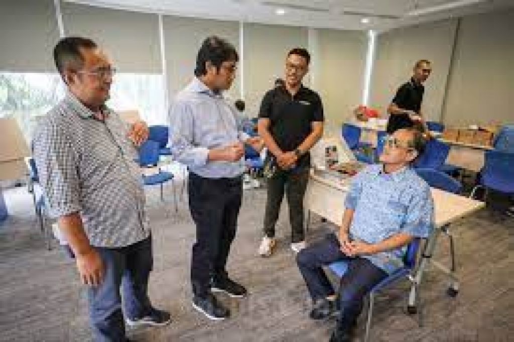 Pemeriksaan mata dan memberikan kacamata gratis kepada 500 pengemudi armada Bluebird