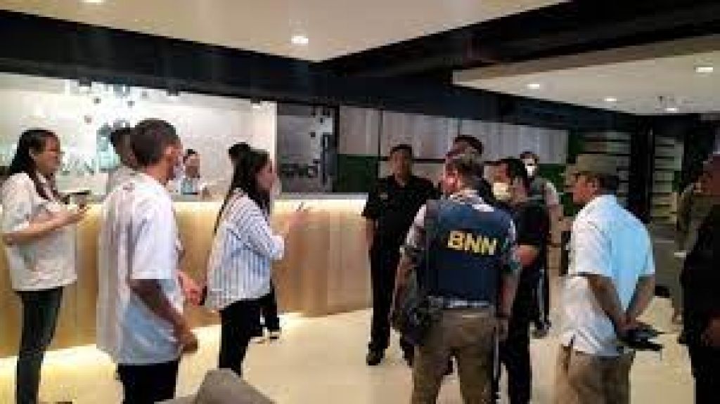 Penggrebekan pesta narkoba di Twin Tower. (Foto : detik.com)