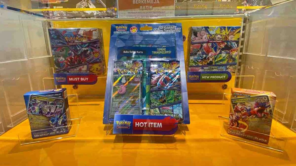 ooster Pack Set Kolektor Pokémon Game Kartu Koleksi Topeng Transfigurasi