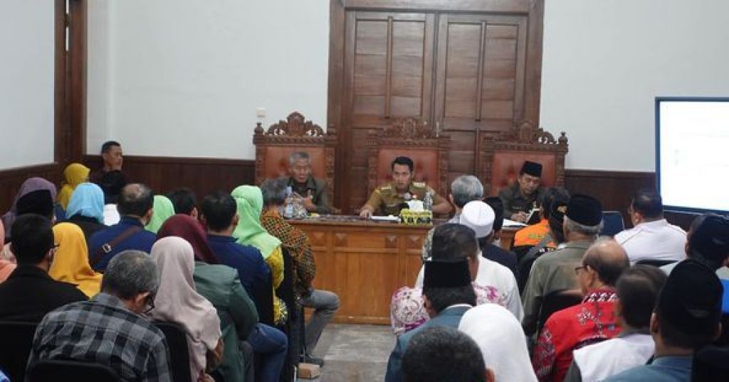 Bupati Tuban, Aditya Halindra Faridzky, melakukan audiensi bersama 80 organisasi masyarakat