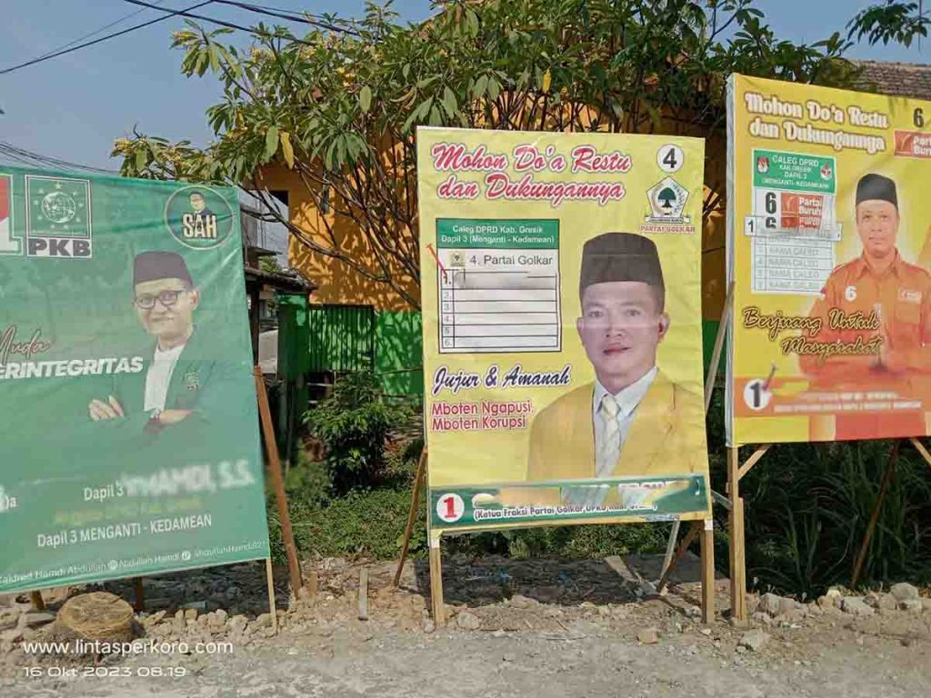 Alat peraga kampanye bacaleg Dapil 3 Gresik