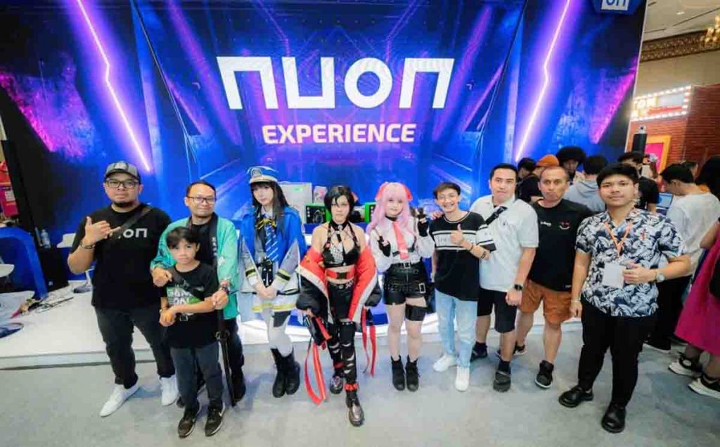 Pengunjung memeriahkan booth Nuon di ajang “Indonesia Comic Con X DG Con 2023”