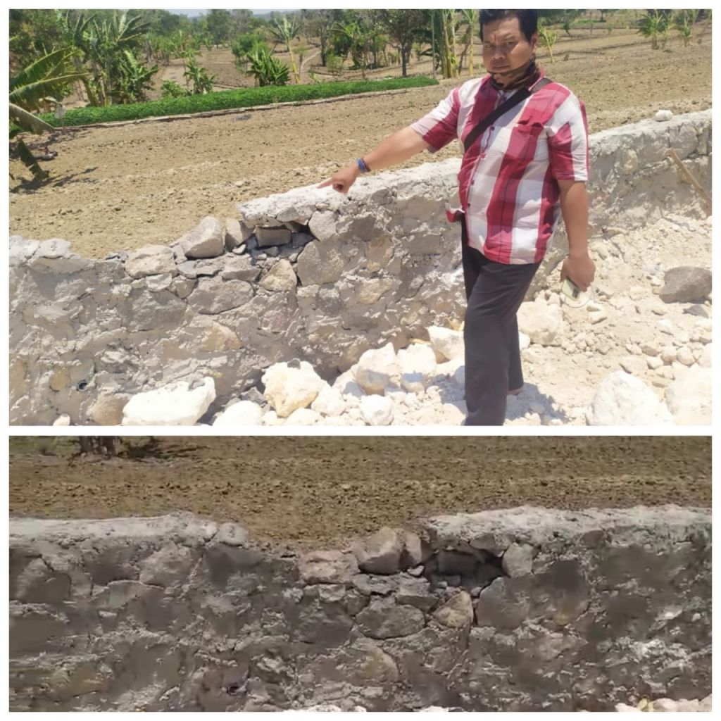 Fajar saat meninjau lokasi proyek Peningkatan Jalan Sidoraharjo – Kesambenkulon
