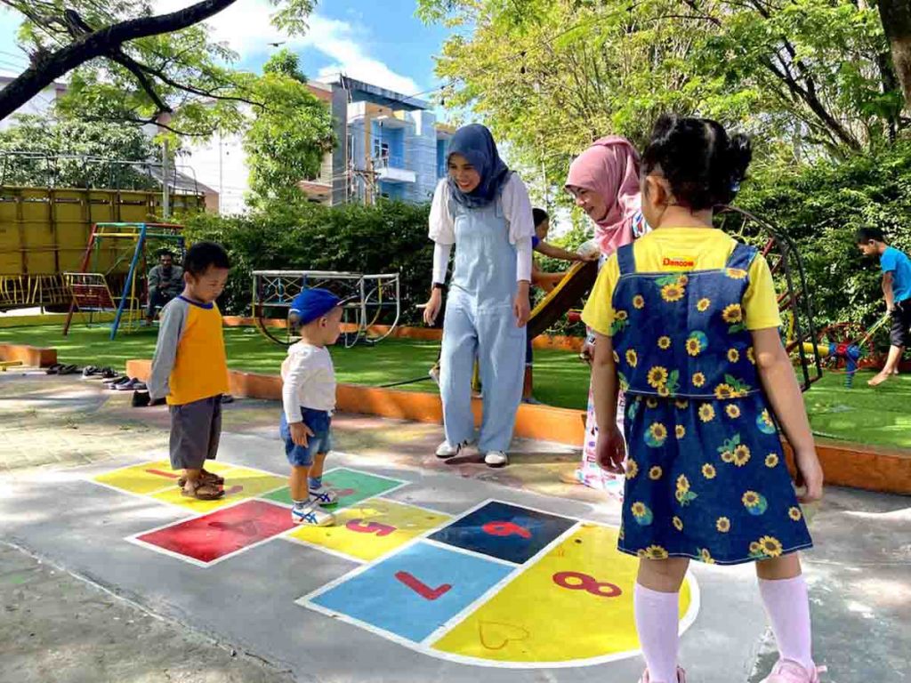 Kegiatan Bermain Buah Hati di Taman Bungas Banjarmasin 