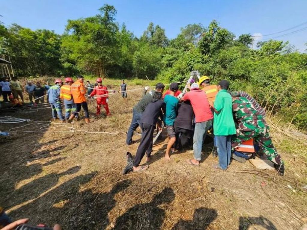 Proses evakuasi terhadap Pasi Hulisan