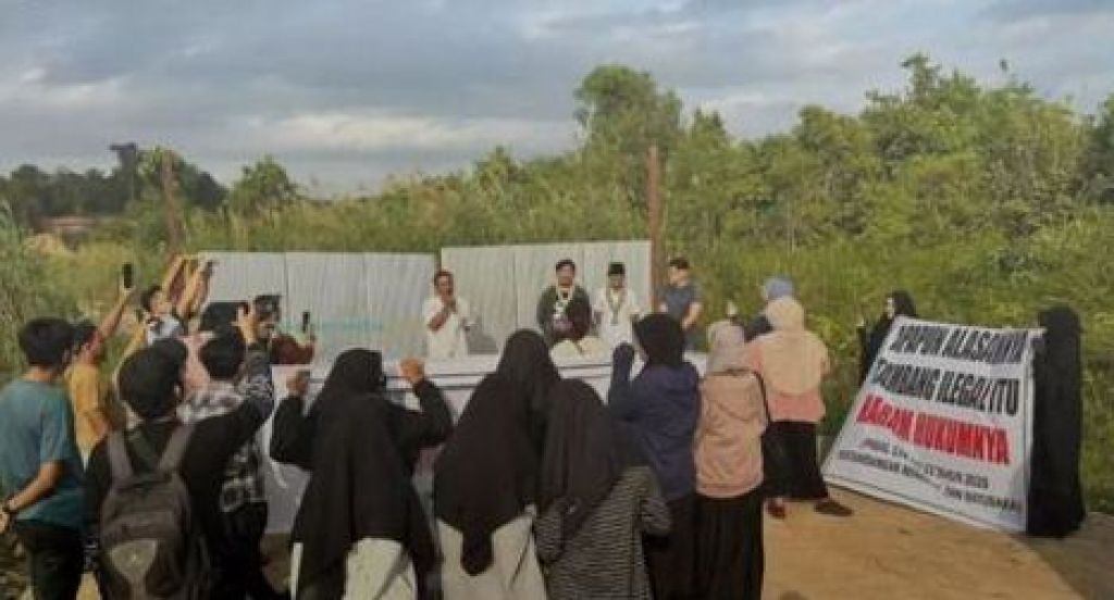 Warga RT 1 Desa Teluk Dalam demo di tambang batu bara