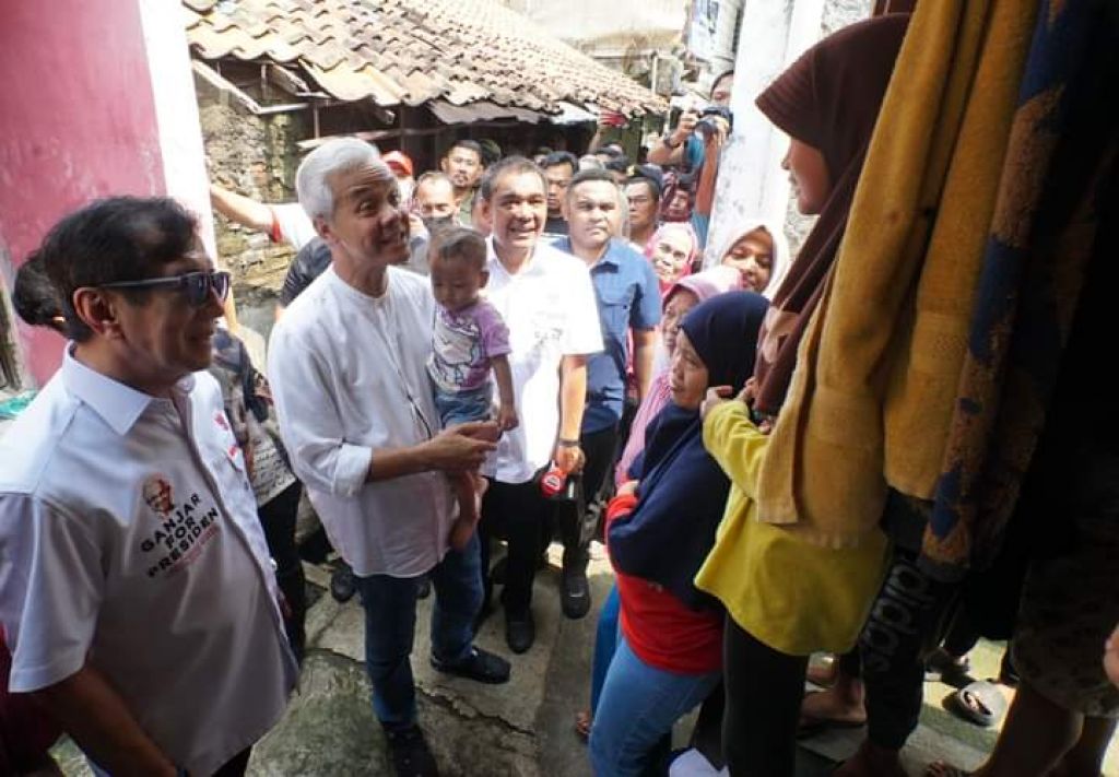 Ganjar datang untuk bersilaturahmi dan menyapa masyarakat. 