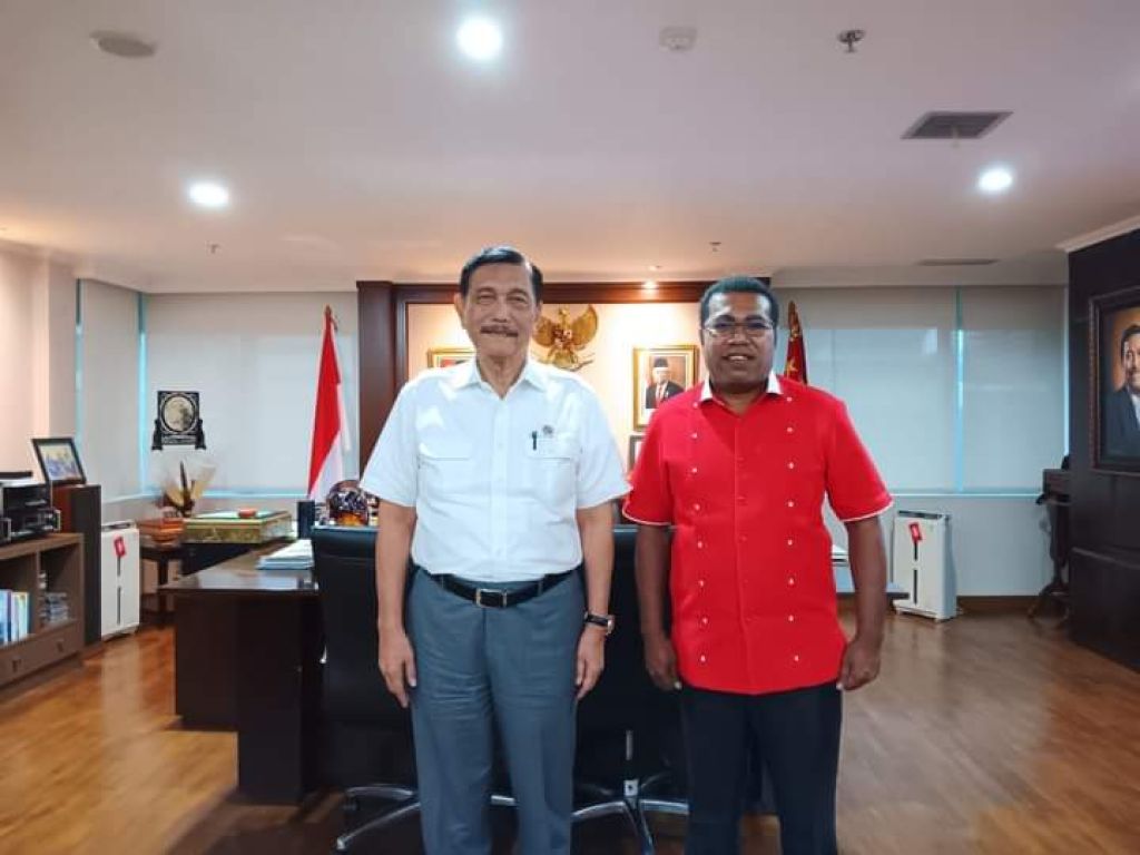 Bupati Biak Numfor, Herry Ario Naap menemui Luhut Binsar Panjaitan