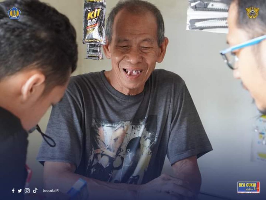 Operasi pasar dalam rangka memberantas peredaran rokok ilegal