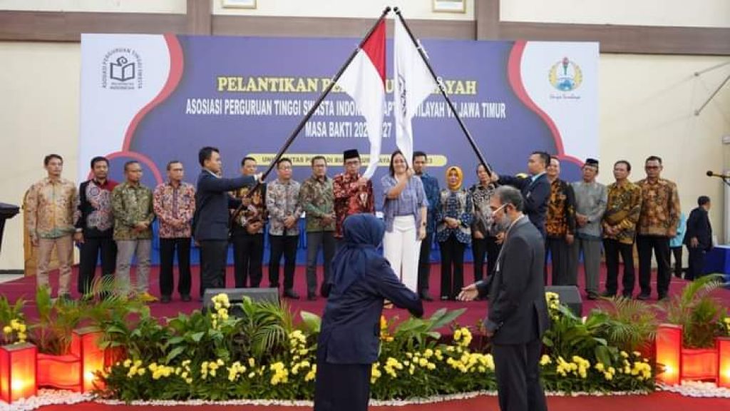 Pelantikan pengurus APTISI Jawa Timur di Gelora Hasta Brata