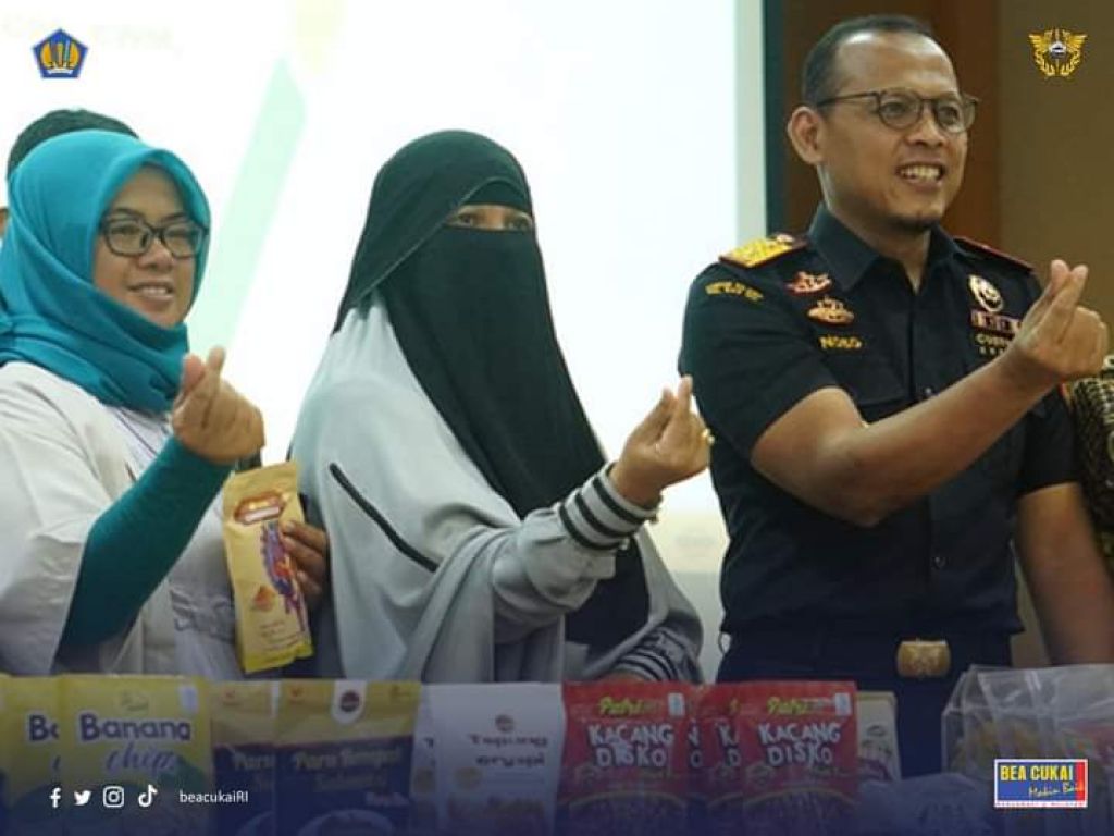 Bea Cukai melalui penyelenggaraan sosialisasi dan pelatihan kepada UMKM