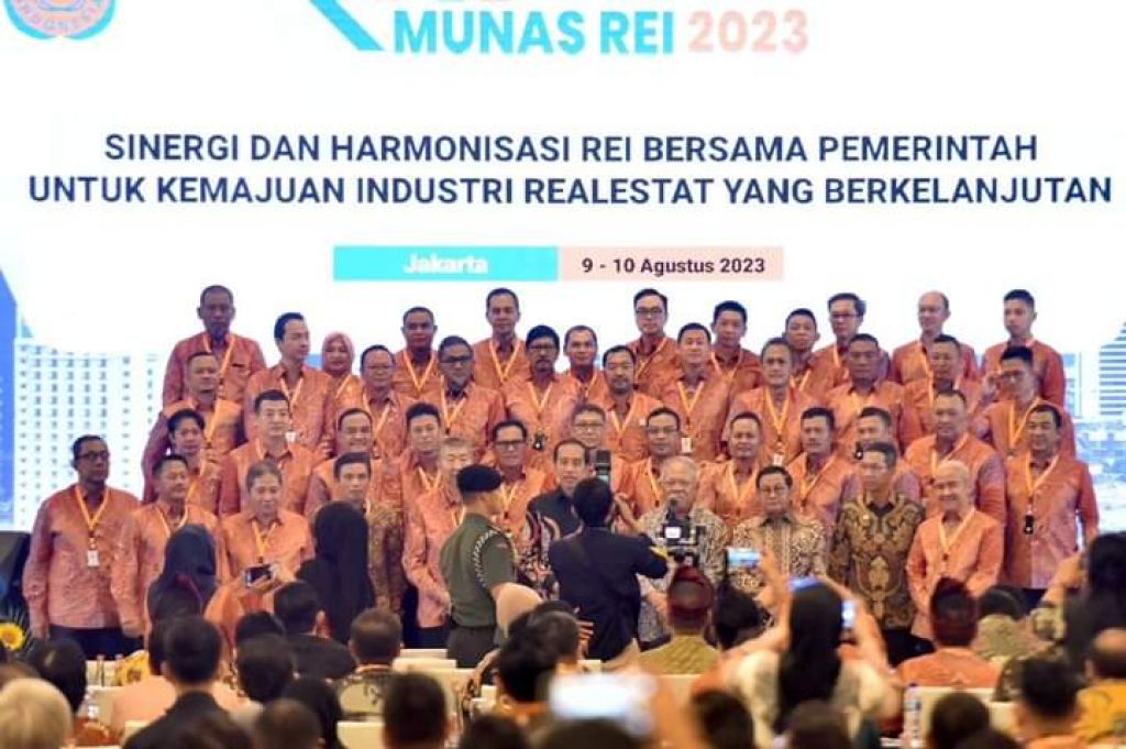 Foto bersama Presiden Jokowi usai pembukaan Munas REI ke-17