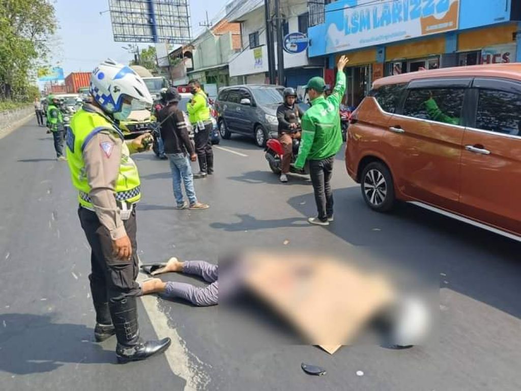 Tubuh Nur Muhammad usai dilindas ban bus Gunung Harta
