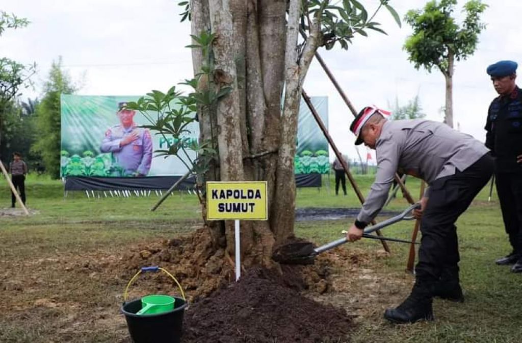 Penanaman pohon oleh Kapolda Sumut