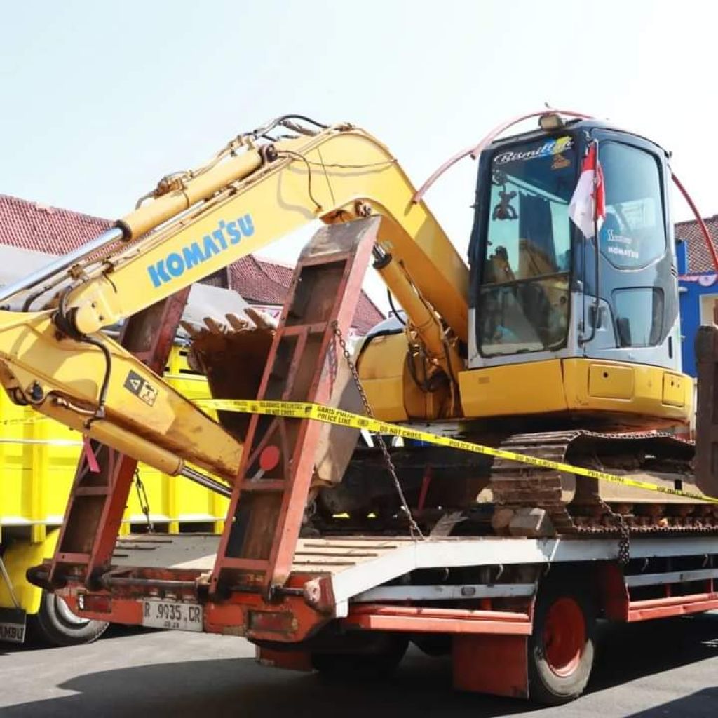 Excavator yang diamankan Satreskrim Polresta Cilacap