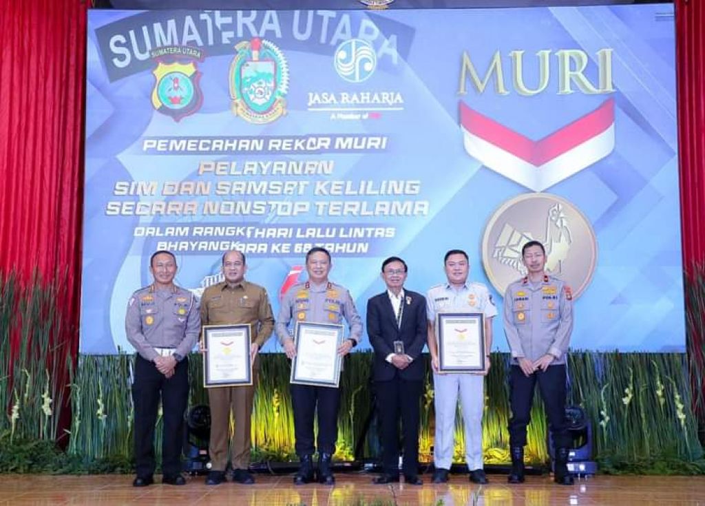 Direktorat (Dit) Lalu Lintas Polda Sumatera Utara (Sumut) menerima penghargaan Rekor Muri